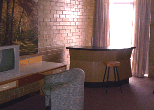 Red Castle Motor Inn - Tourism Cairns