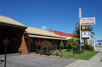 Cottage Motor Inn - Tourism Cairns 1