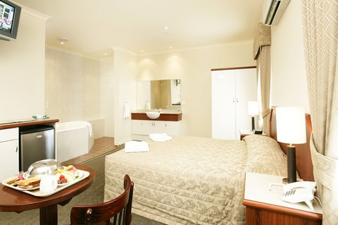 Bayswater Hotel - Tourism Cairns 0
