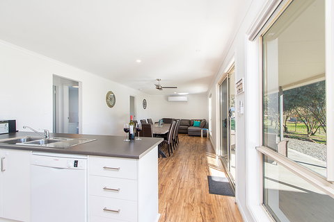 32 West B & B - Tourism Cairns 1