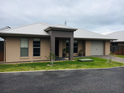 Adore 6 Villa - Tourism Cairns 0