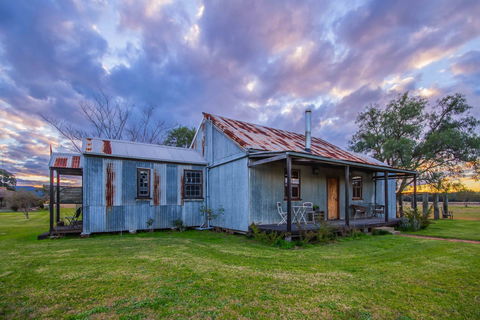 Blaxland's Cottage - Tourism Cairns 0
