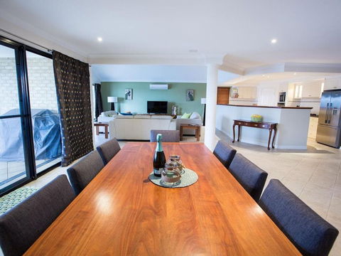 Canal Elegance In Yunderup - Tourism Cairns 1