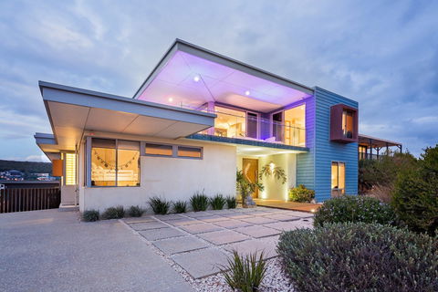 Fragrant Harbour - Tourism Cairns 0