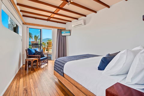 Freedom Shores - Tourism Cairns 2