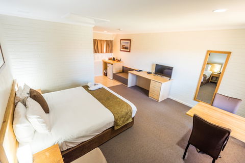 Hospitality Carnarvon, SureStay Collection By Best Western - Tourism Cairns 1