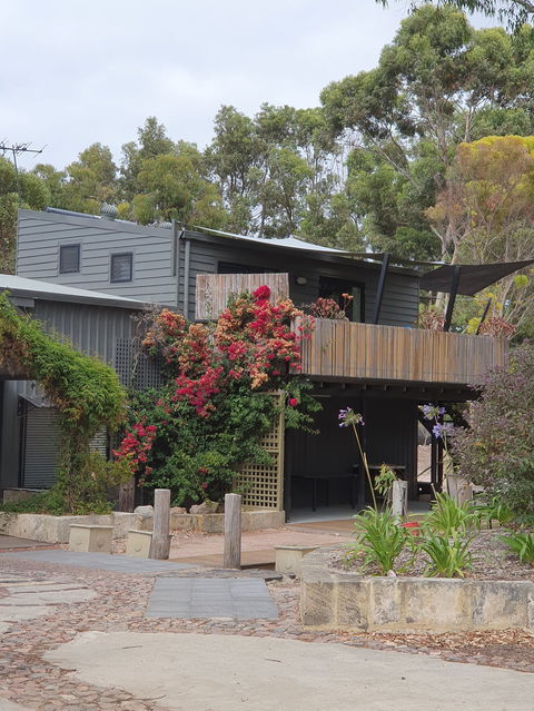 La Cabane Retreat - Tourism Cairns 0