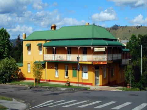 Settlers Arms Hotel - Tourism Cairns 0
