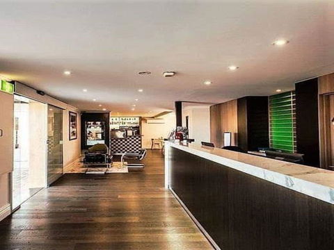 The Waverley International Hotel - Tourism Cairns 0