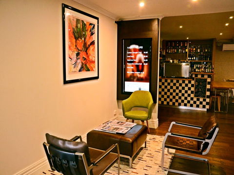 The Waverley International Hotel - Tourism Cairns 1