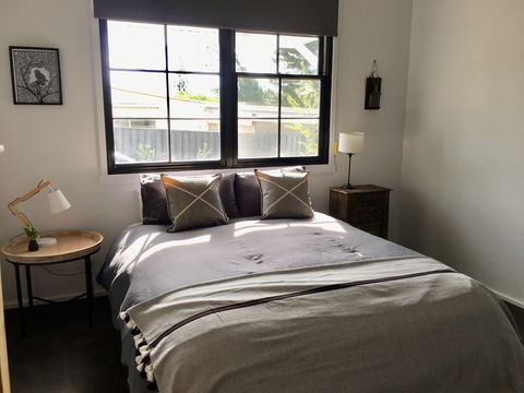 The Lakehouse Beechworth - Tourism Cairns 1