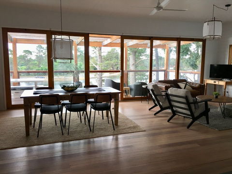 The Lakehouse Beechworth - Tourism Cairns 2