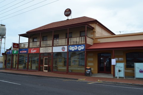 Victoria Hotel Port McDonnell - Tourism Cairns 0