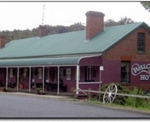 Walcha Road Hotel (Royal) - Tourism Cairns 0