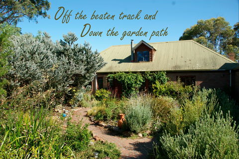 Wind Song Bed And Breakfast - Tourism Cairns 0