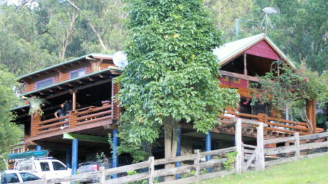 Bass Lodge - Tourism Cairns 1