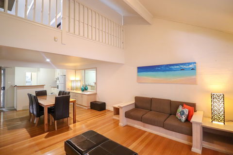 Blackbutt Family Loft Townhouse - Tourism Cairns 2