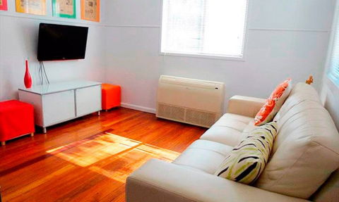 Ella May Holiday Flats - Tourism Cairns 0