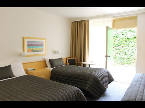 Mid City Motor Inn - Tourism Cairns 1