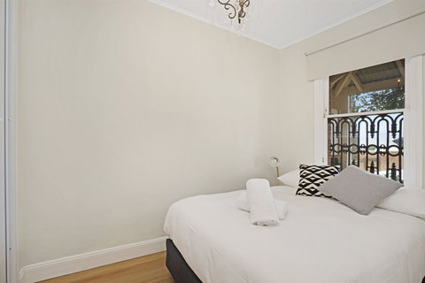 Newcastle Executive Homes - Oceanview Terrace - Tourism Cairns 1