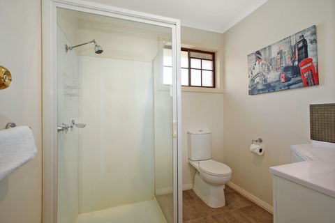 Oak Cottage - Tudor Village - Tourism Cairns 1