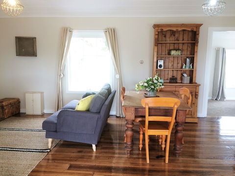 Robin Hood's Well Farm Stay - Tourism Cairns 0