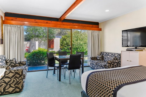 William MacIntosh Motor Lodge - Tourism Cairns 1