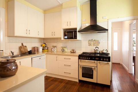Great Southern Outback Tours & Accommodation - Tourism Cairns 4