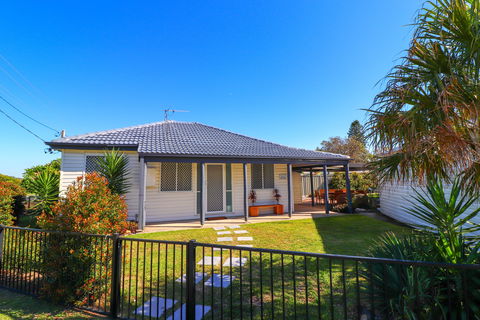 Beachside Cottage At Blacksmiths - Tourism Cairns 0