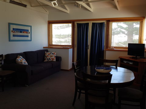 Blue Manna Waters – Apartment A - Tourism Cairns 0