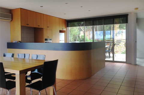 Dlux + Escape @ 83 Great Ocean Road Apartments Lorne - Tourism Cairns 1