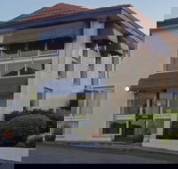 Econo Lodge Hacienda Motel - Tourism Cairns