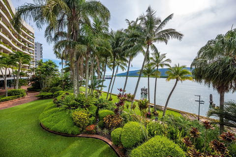Hilton Cairns - Tourism Cairns 1