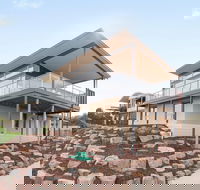 Neighbour Avenue - Tourism Cairns