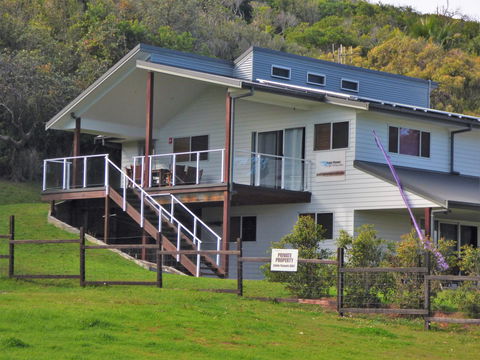 Point Plomer Holiday Cottages - Tourism Cairns 0
