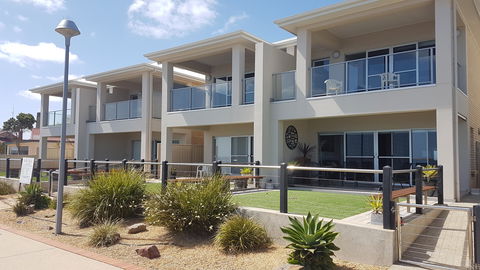 Wallaroo Jetty Holiday Accommodation - Tourism Cairns 1