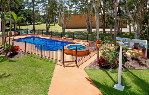 Yamba Aston Motel - Tourism Cairns 2