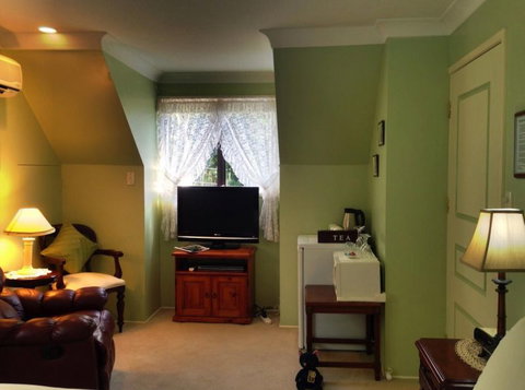 Curtis Falls Mountain Retreat - Tourism Cairns 5