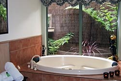 Eagle Hammer Cottages - Tourism Cairns 4