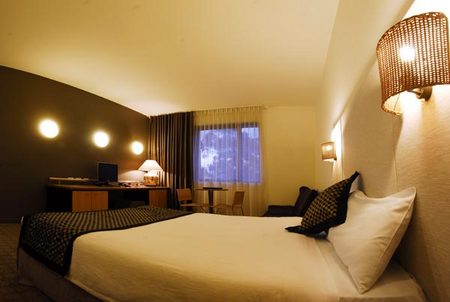 Golden Pebble Hotel - Tourism Cairns 4