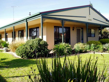 Bells By The Beach Holiday House - Tourism Cairns 0