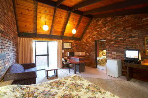 Belvoir Village Motel - Tourism Cairns 1
