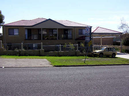 Marks Villa By The Sea - Tourism Cairns 0