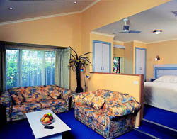 Cock 'n' Bull Boutique Hotel - Tourism Cairns 3