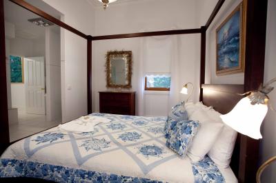 Cock 'n' Bull Boutique Hotel - Tourism Cairns 4