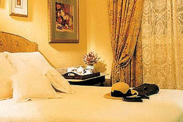 Clifton Lodge - Tourism Cairns 0