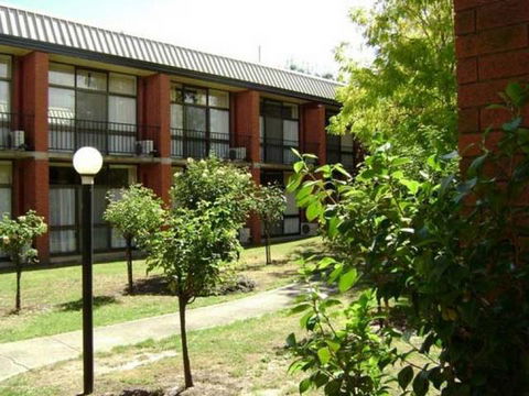 Moe Motor Inn - Tourism Cairns 1