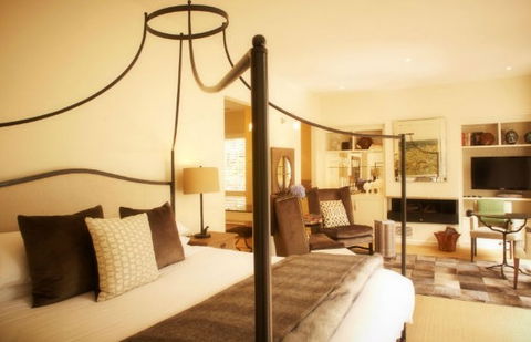 Lake House - Tourism Cairns 1