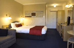 In Town Motor Inn - Tourism Cairns 1