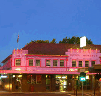 Monarch Motel Hotel - Tourism Cairns